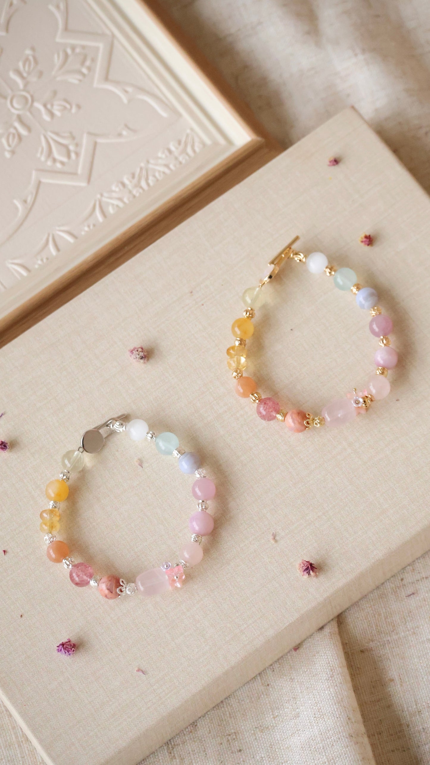 Cat’s Eye, Blue Lace Agate, Aquamarine, Lavender Rose Quartz, Kunzite, Flower Agate, Rose Quartz, Peach Moonstone, Strawberry Quartz, Citrine, Andesine Labradorite & Lemon Quartz — Bloomelle Duobao (Multi Gems) | 8mm (Elastic, OT Clasp)