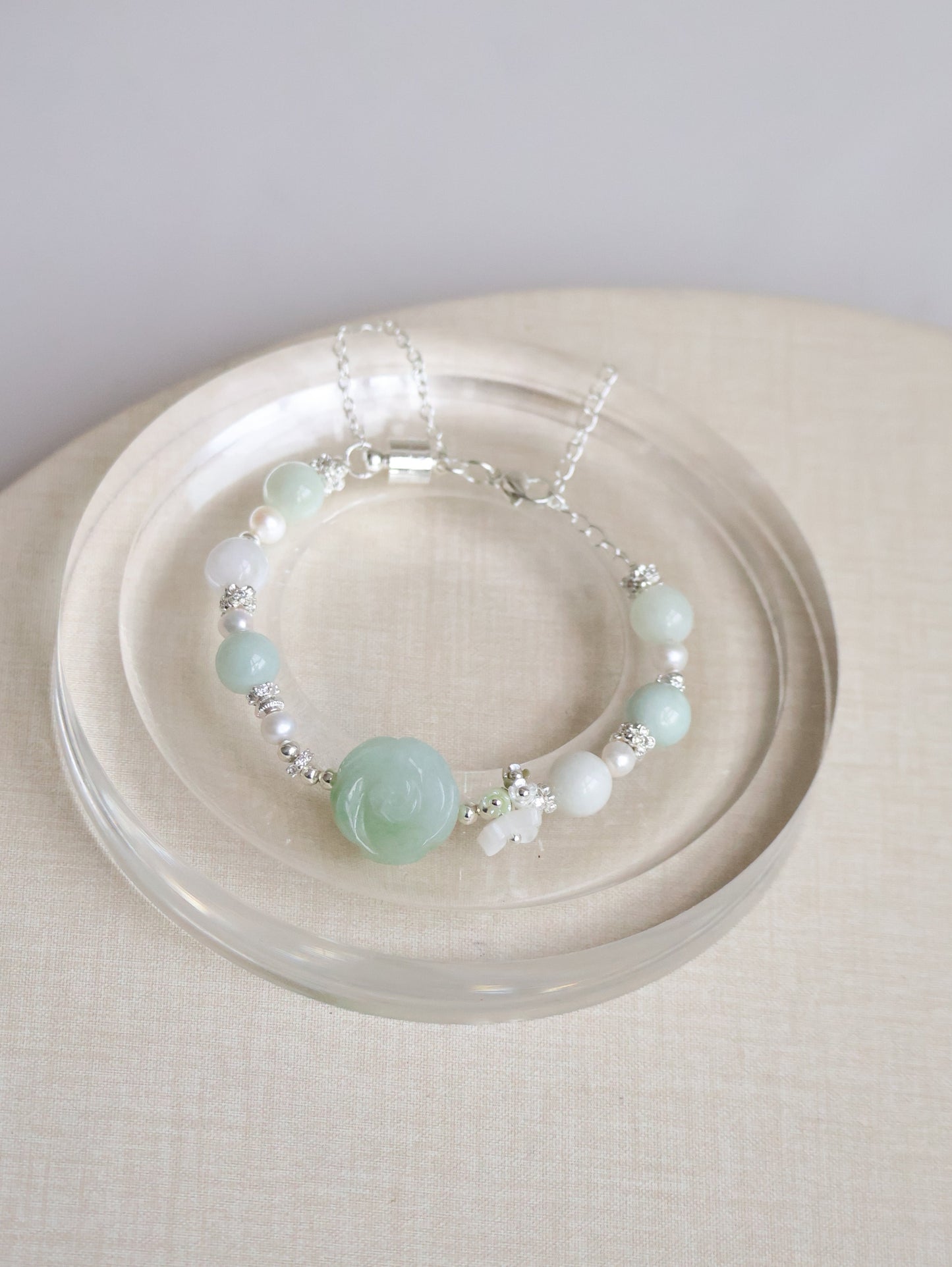 Green Jadeite & Freshwater Pearl — Viridiflora | 8mm (Elastic, Magenta Clasp)