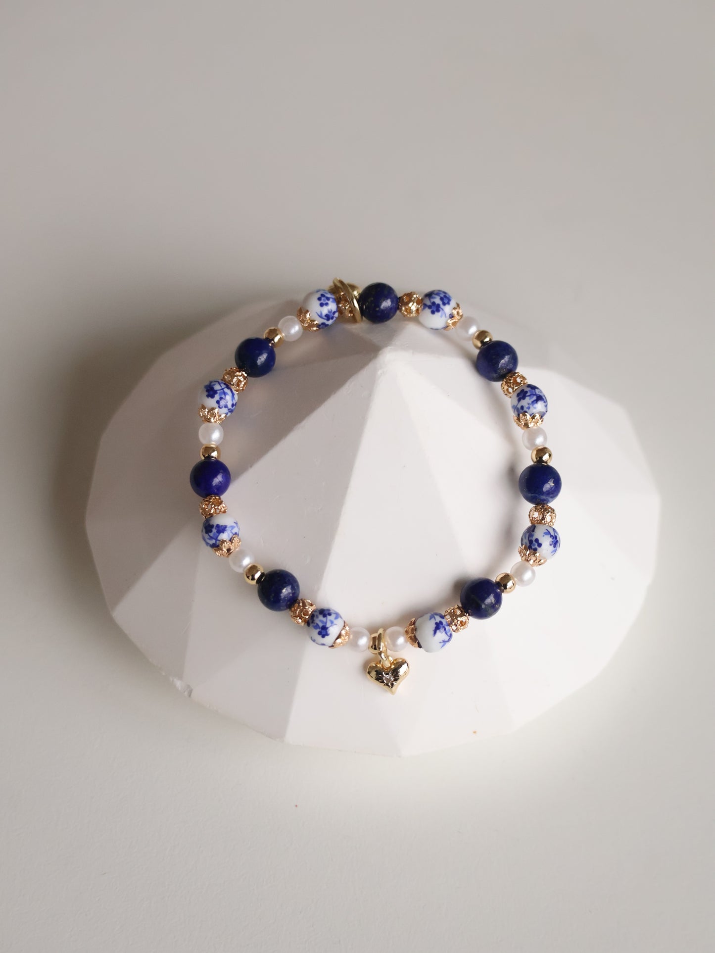 Lapis Lazuli with Heart Dangly — Chinese Porcelain Inspired | 6mm (Elastic)
