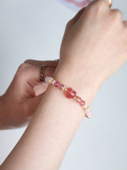 Rose Quartz, Strawberry Quartz with Heart Carving — Dain | 6mm (Elastic)