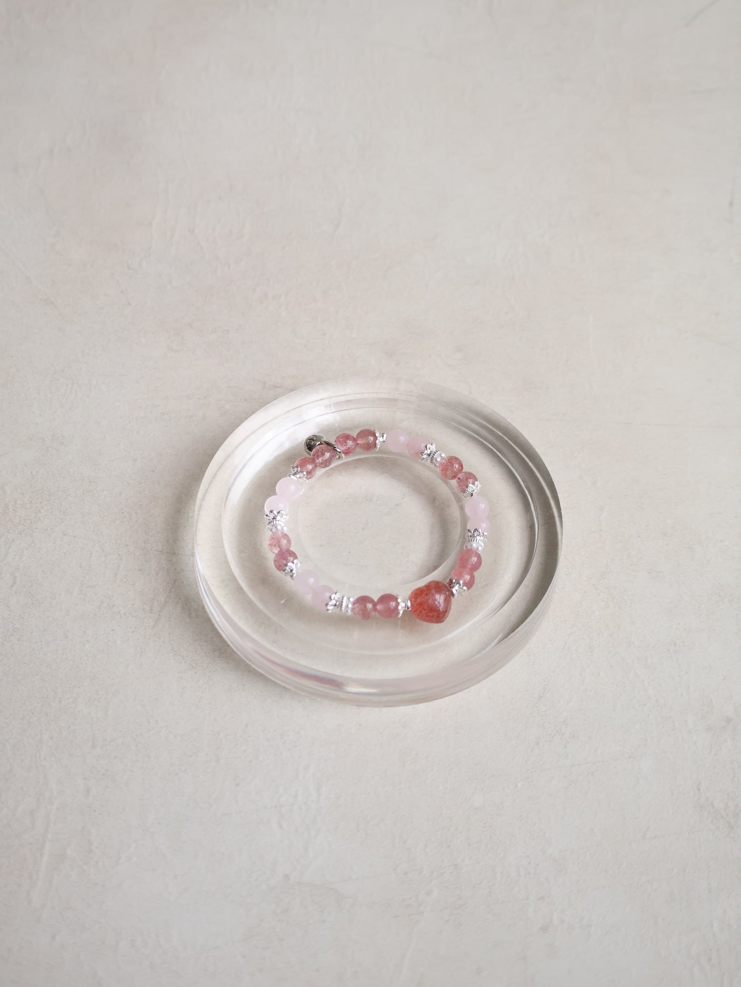 Rose Quartz, Strawberry Quartz with Heart Carving — Dain | 6mm (Elastic)