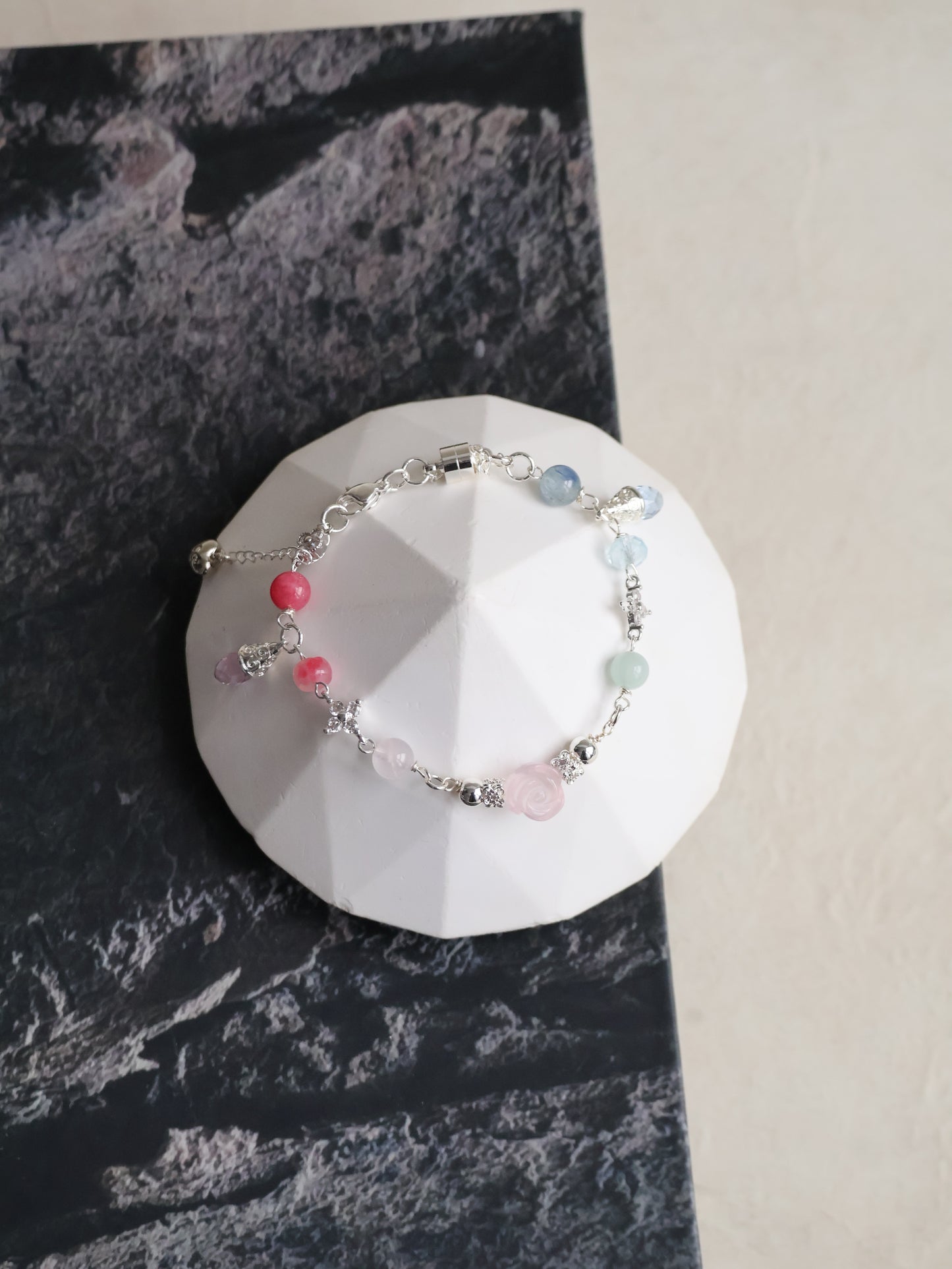 Rose Quartz, Blue Kyanite, Blue Topaz, Aquamarine & Rhodonite — Rosen Bleu Chain Bracelet | 8mm (Magnetic Opening, Chain)