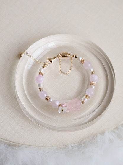 Freshwater Pearl, Snow Garden Rose Quartz, Rose Quartz with Nine-tail Fox Carving – Kyubi Blossom | 8mm (Elastic, Magnetic Opening)