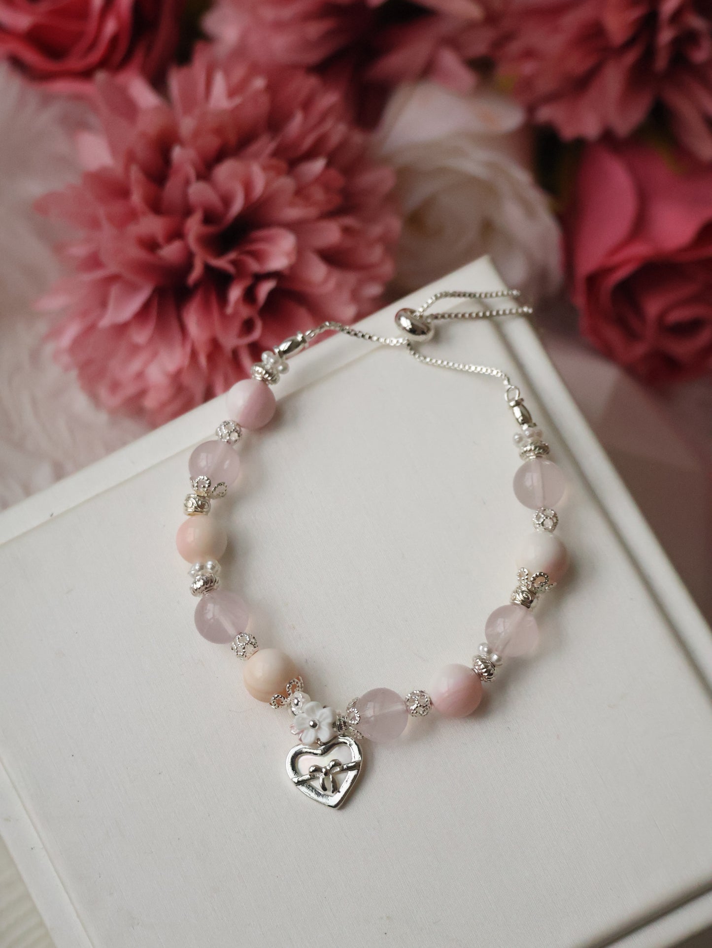 Queen Conch, Rose Quartz with Dangly White Conch Heart Charm — Mallow | 8mm (Elastic, Push Pull)