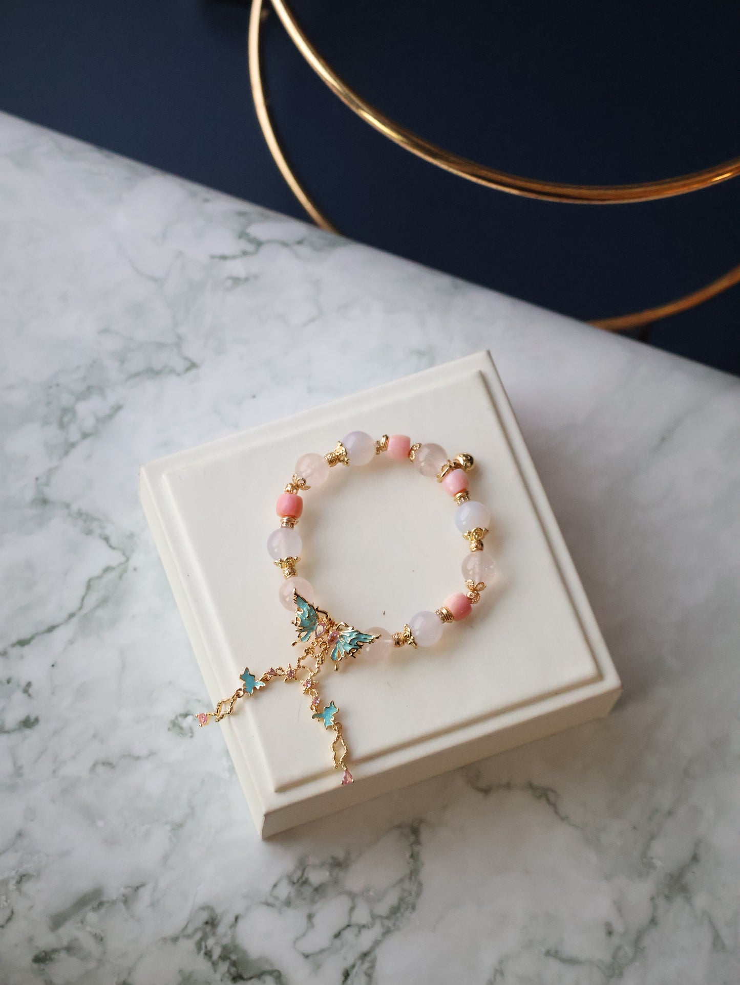 Queen Conch, Lilac Chalcedony & Rose Quartz Crystal Bracelet — Elaria | 10mm (Elastic)