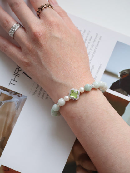 Green Jadeite & Freshwater Pearl Crystal Bracelet with Clover Charm (String Through) — Elowee | 8mm (Elastic)
